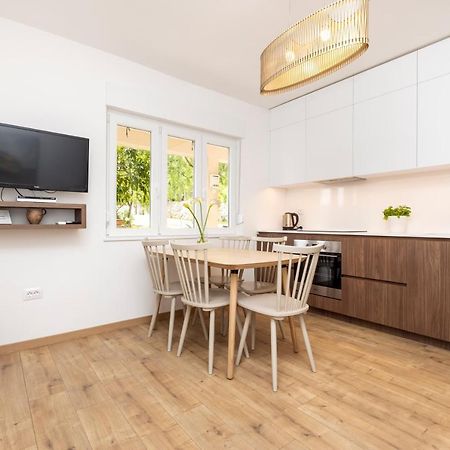 Boutique Apartment Малий Лошинь Екстер'єр фото